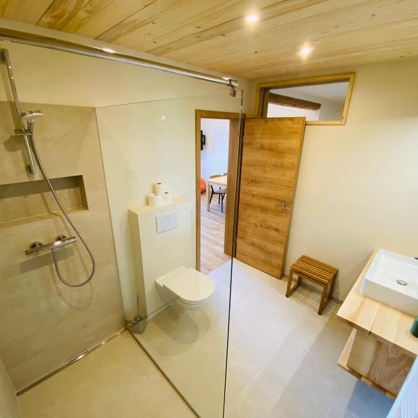 a000e9b0-4c41-4883-9069-7b2999103420